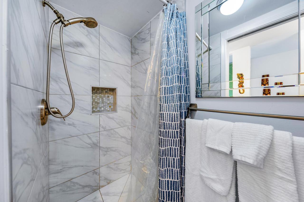 Downtown Hawaiian Theme Condo With Hot Tub, Pool & Beach - Kona Islander Inn Kailua-Kona Luaran gambar